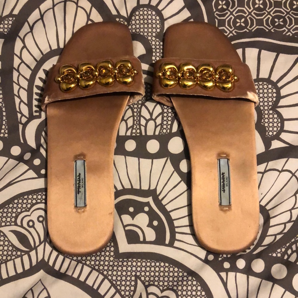 Prada flip flops size 39.5 or 9.5